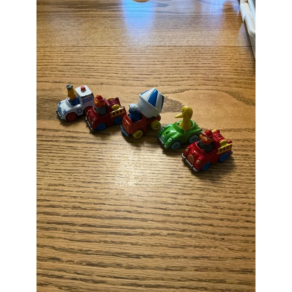 Vintage Sesame Street Vehicle metal 5 Mini Figures Ernie Bert Big‎ Bird Elmo